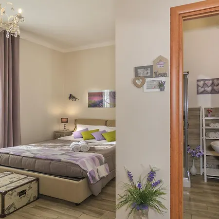 A Due Passi Dalla Torre بيت ضيافة
