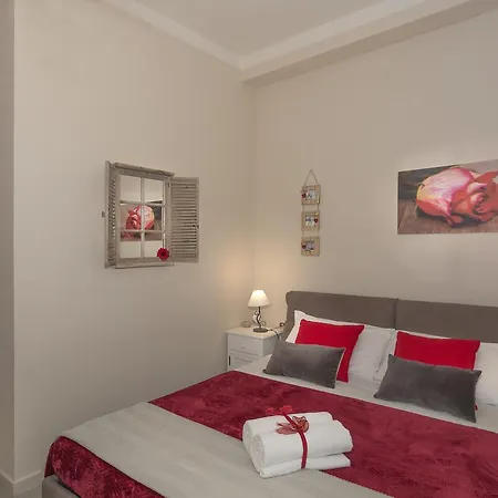 بيت ضيافة A Due Passi Dalla Torre *