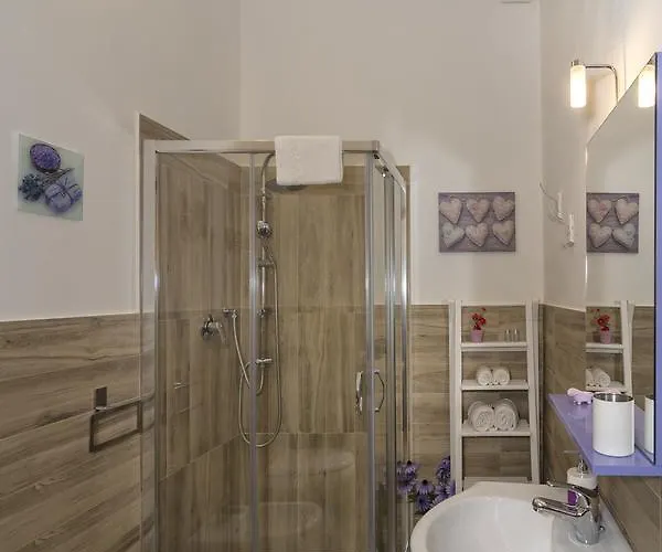 A Due Passi Dalla Torre Hotel
